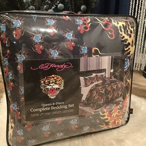 Ed Hardy Hot Flames Tattoo Roses QUUEN 8 piece complete Bedding set new